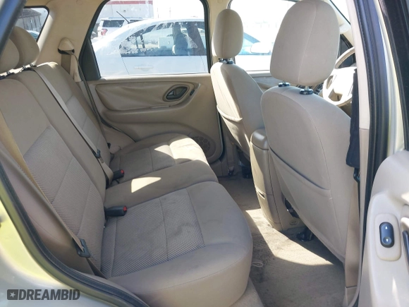 2005 Ford Escape XLT with VIN 1FMYU93135KC44135, listed as a IAAI auction lot 42002351 with 185,569 mi miles. Bid and sale history available at carsss.com. Image 8.