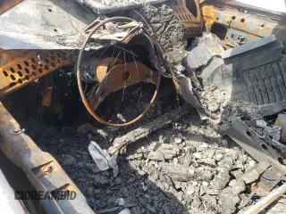 1985 Cadillac Seville z VIN 1G6KS6988FE825863, wystawiony jako Copart lot #52723115 z przebiegiem Nie podano mil oraz Szkoda całkowita • Salvage title. Historia ofert i sprzedaży dostępna na DreamBid. Obrazek 8.