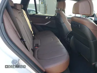 2021 BMW X5 xDrive40i z VIN 5UXCR6C0XM9E49285, wystawiony jako Copart lot #60897325 z przebiegiem 57 314 mil mil oraz Szkoda całkowita • Salvage title. Historia ofert i sprzedaży dostępna na DreamBid. Obrazek 11.