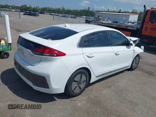 2022 Hyundai Ioniq SE z VIN KMHC75LC1NU282432, wystawiony jako IAAI lot #42060104 z przebiegiem 35 700 mil mil oraz . Historia ofert i sprzedaży dostępna na DreamBid. Obrazek 4.