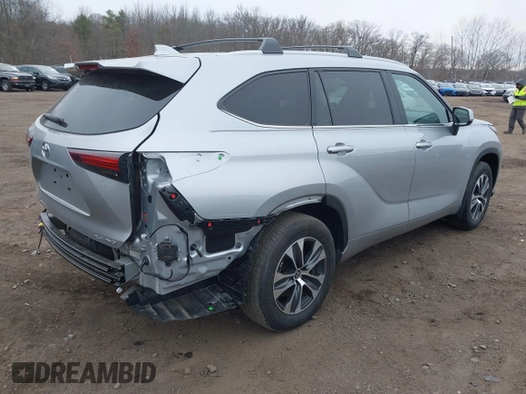 2024 Toyota Highlander LE with VIN 5TDKDRBH3RS532227, listed as a IAAI auction lot 41344982 with 10,116 mi miles and . Bid and sale history available at DreamBid. Image 4.