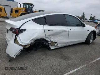 2022 Tesla Model Y Long Range z VIN 7SAYGDEE5NF352075, wystawiony jako Copart lot #50799895 z przebiegiem 11 597 mil mil oraz Szkoda całkowita • Salvage title. Historia ofert i sprzedaży dostępna na DreamBid. Obrazek 3.