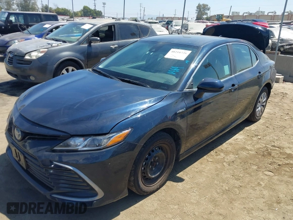 2021 Toyota Camry Hybrid LE with VIN 4T1C31AK5MU552226, listed as a IAAI auction lot 40210726 with 107,331 mi miles. Bid and sale history available at carsss.com. Image 2.