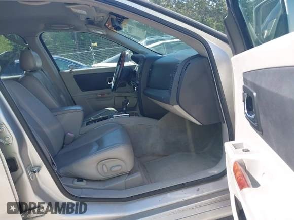 2004 Cadillac SRX with VIN 1GYEE63A840185428, listed as a IAAI auction lot 42088949 with 207,821 mi miles. Bid and sale history available at carsss.com. Image 5.