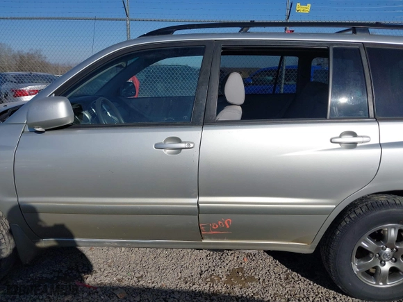 2006 Toyota Highlander w/3rd Row with VIN JTEEP21A360145395, listed as a IAAI auction lot 41674994 with 221,794 mi miles. Bid and sale history available at carsss.com. Image 6.