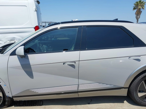 2025 Hyundai Ioniq 5 z VIN 7YAKR4DA0SY007083, wystawiony jako IAAI lot #42359027 z przebiegiem 4 122 mil mil oraz . Historia ofert i sprzedaży dostępna na DreamBid. Obrazek 14.