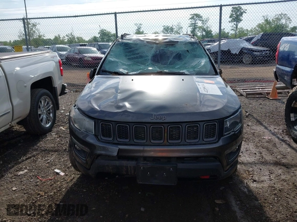 2019 Jeep Compass Trailhawk z VIN 3C4NJDDB5KT722107, wystawiony jako IAAI lot #42209114 z przebiegiem 65 088 mil mil oraz . Historia ofert i sprzedaży dostępna na DreamBid. Obrazek 13.