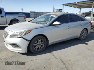 2016 Hyundai Sonata SE z VIN 5NPE24AF3GH377977, wystawiony jako Copart lot #52004995 z przebiegiem 136 199 mil mil oraz Szkoda całkowita • Salvage title. Historia ofert i sprzedaży dostępna na DreamBid. Obrazek 1.
