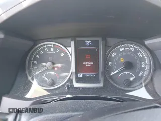 2020 Toyota Tacoma SR5 z VIN 3TMCZ5AN6LM330074, wystawiony jako IAAI lot #41982461 z przebiegiem 43 756 mil mil oraz . Historia ofert i sprzedaży dostępna na DreamBid. Obrazek 7.