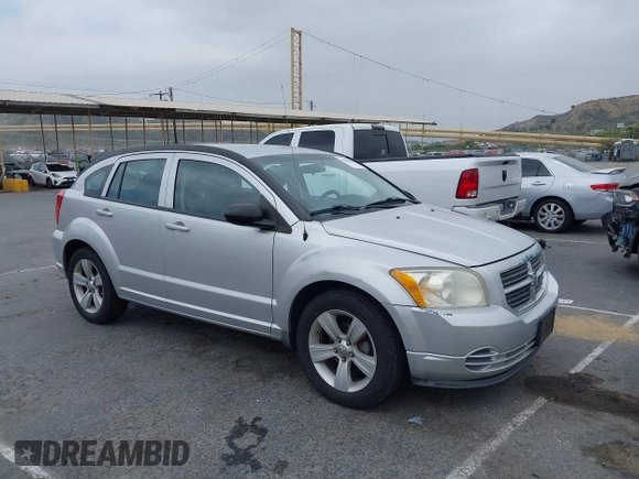 2010 Dodge Caliber SXT z VIN 1B3CB4HA9AD619378, wystawiony jako IAAI lot #42068680 z przebiegiem 182 668 mil mil oraz . Historia ofert i sprzedaży dostępna na DreamBid. Obrazek 1.