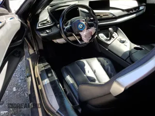 2017 BMW i8 z VIN WBY2Z2C30HV676459, wystawiony jako Copart lot #60927364 z przebiegiem Nie podano mil oraz Szkoda całkowita • Salvage title. Historia ofert i sprzedaży dostępna na DreamBid. Obrazek 8.