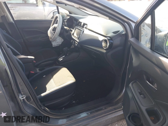 2024 Nissan Versa SV z VIN 3N1CN8EV1RL877648, wystawiony jako IAAI lot #42211446 z przebiegiem 13 477 mil mil oraz . Historia ofert i sprzedaży dostępna na DreamBid. Obrazek 5.