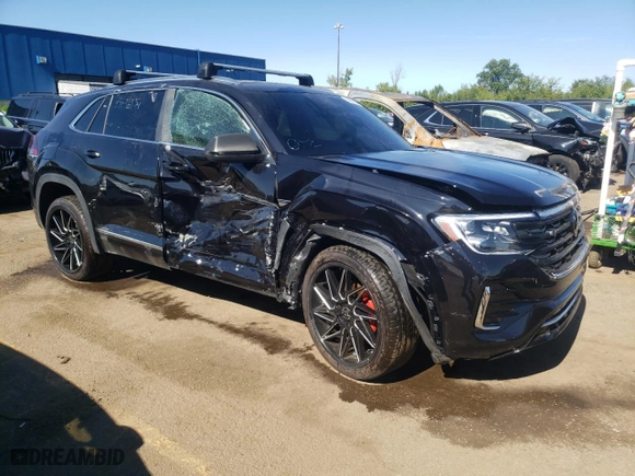 2024 Volkswagen Atlas Cross Sport 2.0T SEL R-Line with VIN 1V2AE2CA7RC213544, listed as a Copart auction lot 69640354 with 2,365 mi miles and Salvage Title. Bid and sale history available at carsss.com. Image 4.