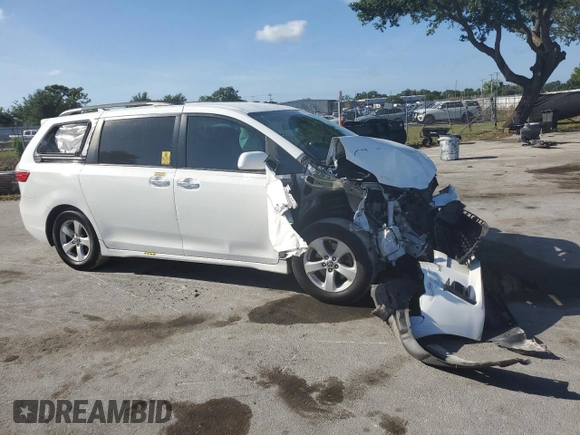 2020 Toyota Sienna LE Auto Access Seat with VIN 5TDKZ3DC4LS087696, listed as a Copart auction lot 51866585 with 195,020 mi miles and Non Repairable. Bid and sale history available at carsss.com. Image 4.