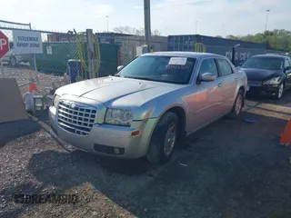 2005 Chrysler 300 with VIN 2C3AA53G15H668274, listed as a IAAI auction lot 42072526 with 175,225 mi miles. Bid and sale history available at carsss.com. Image 2.