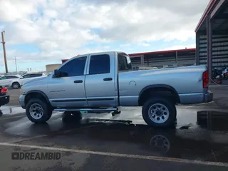2005 Dodge 3500 SLT z VIN 3D7LS38C15G791333, wystawiony jako IAAI lot #40892553 z przebiegiem 188 933 mil mil oraz . Historia ofert i sprzedaży dostępna na DreamBid. Obrazek 14.