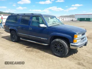 1997 Chevrolet Suburban with VIN 3GNFK16R9VG176846, listed as a IAAI auction lot 42058671 with 226,408 mi miles. Bid and sale history available at carsss.com. Image 1.