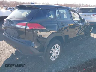 2024 Toyota Corolla Cross L z VIN 7MUAAAAG1RV101003, wystawiony jako IAAI lot #41838801 z przebiegiem 6786 mil mil oraz . Historia ofert i sprzedaży dostępna na DreamBid. Obrazek 4.