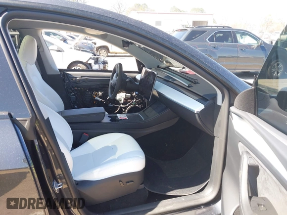 2024 Tesla Model Y Performance with VIN 7SAYGDEF1RA329825, listed as a IAAI auction lot 41762602 with 3,923 mi miles and . Bid and sale history available at DreamBid. Image 5.