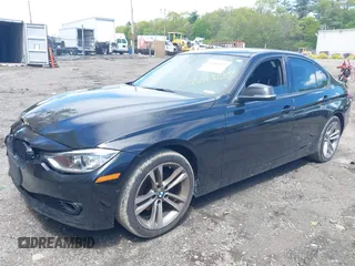 2015 BMW 3 Series 328i xDrive с VIN WBA3B5G55FNS18689, выставлен на аукционе IAAI как лот 42188139 с пробегом 90 612 миль миль и . История ставок и продаж доступна на DreamBid. Изображение 18.