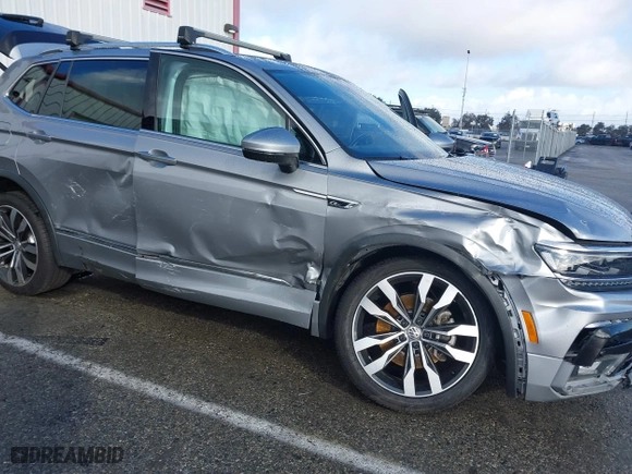 2020 Volkswagen Tiguan SEL Premium R-Line with VIN 3VV4B7AX3LM026062, listed as a IAAI auction lot 41590875 with 50,036 mi miles. Bid and sale history available at carsss.com. Image 6.
