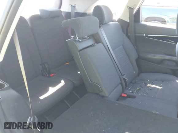 2018 Kia Sorento LX with VIN 5XYPGDA39JG415677, listed as a IAAI auction lot 42051631 with 72,734 mi miles. Bid and sale history available at carsss.com. Image 8.