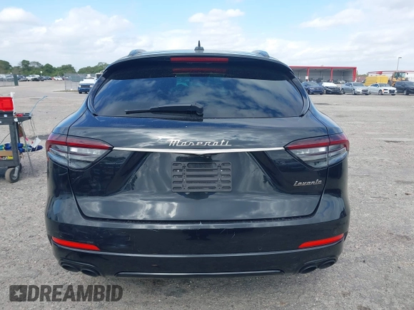 2022 Maserati Levante GT with VIN ZN661XUA3NX402773, listed as a IAAI auction lot 41911976 with 30,719 mi miles. Bid and sale history available at carsss.com. Image 16.