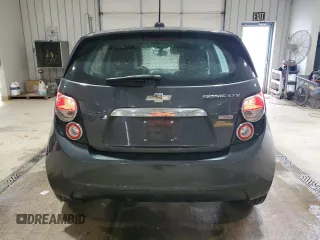 2016 Chevrolet Sonic LTZ z VIN 1G1JE6SB3G4108552, wystawiony jako Copart lot #57843505 z przebiegiem 101 897 mil mil oraz Szkoda całkowita • Salvage title. Historia ofert i sprzedaży dostępna na DreamBid. Obrazek 6.