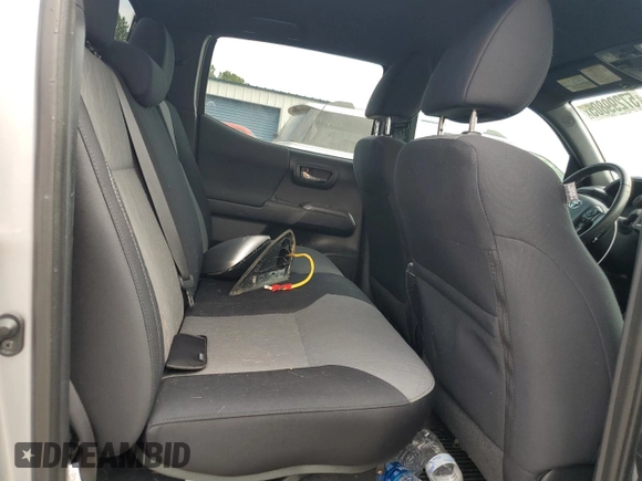 2020 Toyota Tacoma SR5 z VIN 3TMCZ5AN7LM302123, wystawiony jako Copart lot #57299805 z przebiegiem 43 244 mil mil oraz Szkoda całkowita • Salvage title. Historia ofert i sprzedaży dostępna na DreamBid. Obrazek 10.