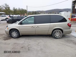 2005 Chrysler Town & Country Touring z VIN 2C8GP54L85R192954, wystawiony jako IAAI lot #41530918 z przebiegiem 242 193 mil mil oraz . Historia ofert i sprzedaży dostępna na DreamBid. Obrazek 14.