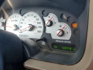 2005 Mercury Mountaineer Convenience with VIN 4M2ZU86K35UJ11915, listed as a Copart auction lot 61972765 with 129,775 mi miles and Salvage title. Bid and sale history available at DreamBid. Image 9.