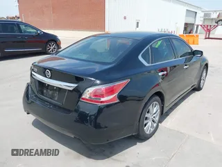 2015 Nissan Altima 2.5 z VIN 1N4AL3AP7FN884738, wystawiony jako IAAI lot #42050899 z przebiegiem 106 111 mil mil oraz . Historia ofert i sprzedaży dostępna na DreamBid. Obrazek 4.