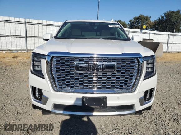 2021 GMC Yukon XL Denali with VIN 1GKS2JKL3MR178037, listed as a Copart auction lot 70825784 with 61,966 mi miles and Salvage Title. Bid and sale history available at carsss.com. Image 5.