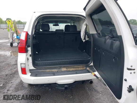 2011 Lexus GX 460 z VIN JTJBM7FX0B5028569, wystawiony jako IAAI lot #42177369 z przebiegiem 223 024 mil mil oraz . Historia ofert i sprzedaży dostępna na DreamBid. Obrazek 17.