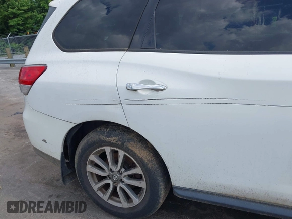 2013 Nissan Pathfinder Platinum with VIN 5N1AR2MM6DC684149, listed as a IAAI auction lot 42288549 with 187,528 mi miles and . Bid and sale history available at DreamBid. Image 6.