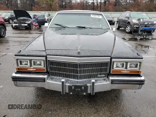 1989 Cadillac Brougham z VIN 1G6DW51Y9KR725809, wystawiony jako Copart lot #80902764 z przebiegiem 56 033 mil mil oraz Szkody całkowita. Historia ofert i sprzedaży dostępna na DreamBid. Obrazek 5.