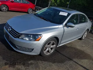 2012 Volkswagen Passat SE с VIN 1VWBH7A31CC060209, выставлен на аукционе IAAI как лот 42300402 с пробегом 92 024 миль миль и . История ставок и продаж доступна на DreamBid. Изображение 2.