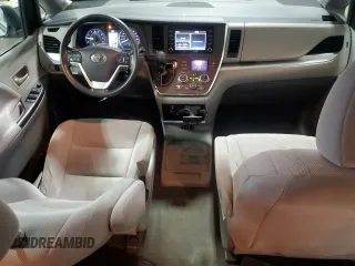 2018 Toyota Sienna L with VIN 5TDZZ3DC6JS913637, listed as a Copart auction lot 72432534 with 60,723 mi miles and Salvage Title. Bid and sale history available at DreamBid. Image 8.