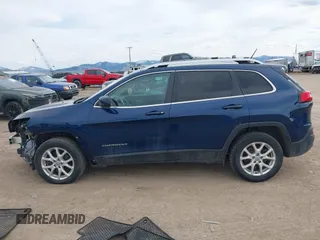 2018 Jeep Cherokee Latitude with VIN 1C4PJMCXXJD532507, listed as a IAAI auction lot 41895858 with 143,571 mi miles. Bid and sale history available at carsss.com. Image 15.