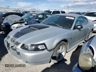 2001 Ford Mustang GT Deluxe with VIN 1FAFP42X31F112559, listed as a Copart auction lot 43090425 with 1,689,994 mi miles and Non Repairable. Bid and sale history available at carsss.com. Image 1.