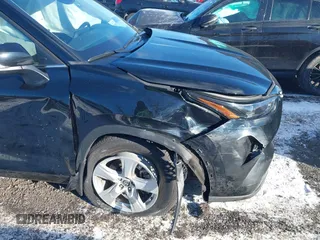 2022 Toyota Highlander LE with VIN 5TDBZRBH7NS574122, listed as a IAAI auction lot 41273197 with 28,195 mi miles and . Bid and sale history available at DreamBid. Image 6.