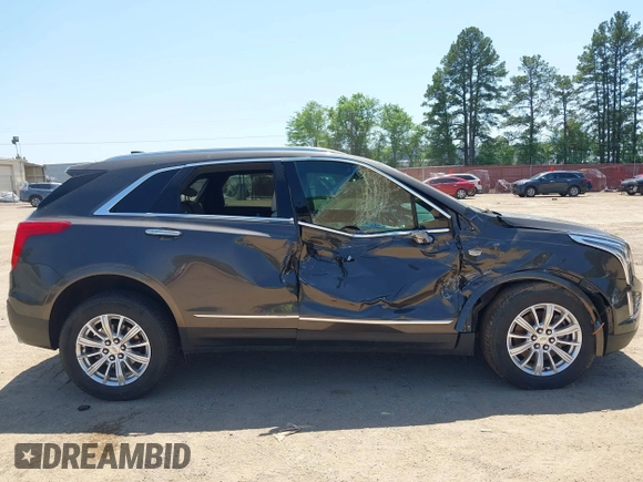 2019 Cadillac XT5 FWD z VIN 1GYKNARS1KZ235083, wystawiony jako IAAI lot #42002995 z przebiegiem 117 430 mil mil oraz . Historia ofert i sprzedaży dostępna na DreamBid. Obrazek 14.