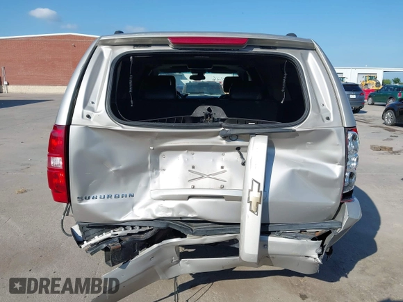 2007 Chevrolet Suburban LTZ z VIN 3GNFC16J57G103628, wystawiony jako IAAI lot #42373026 z przebiegiem 293 570 mil mil oraz . Historia ofert i sprzedaży dostępna na DreamBid. Obrazek 6.