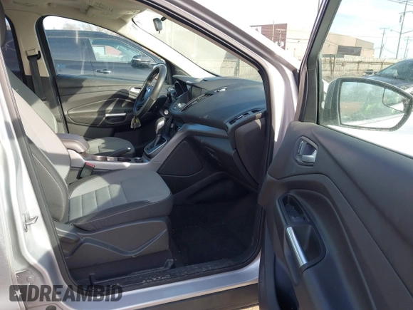 2013 Ford Escape SE with VIN 1FMCU9G98DUD51808, listed as a IAAI auction lot 41527022 with 141,471 mi miles. Bid and sale history available at carsss.com. Image 5.