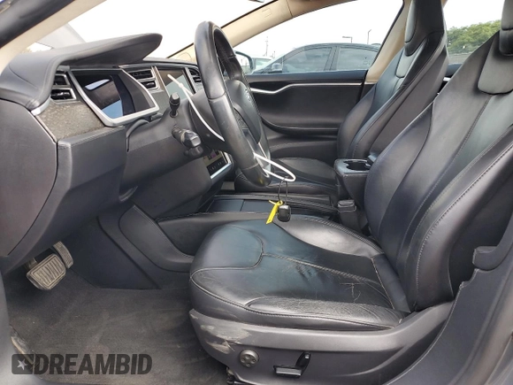 2013 Tesla Model S z VIN 5YJSA1CG9DFP09733, wystawiony jako Copart lot #58081845 z przebiegiem 88 163 mil mil oraz Szkoda całkowita • Salvage title. Historia ofert i sprzedaży dostępna na DreamBid. Obrazek 7.