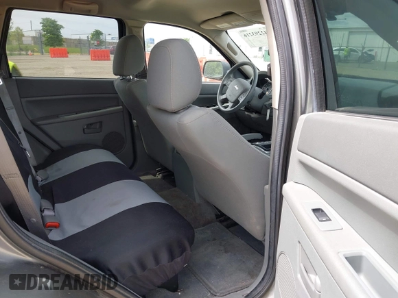 2007 Jeep Grand Cherokee Laredo z VIN 1J8GR48K77C660281, wystawiony jako IAAI lot #42293216 z przebiegiem 242 714 mil mil oraz . Historia ofert i sprzedaży dostępna na DreamBid. Obrazek 8.