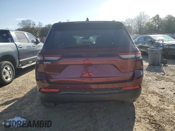2023 Jeep Grand Cherokee Laredo z VIN 1C4RJGAG7PC662935, wystawiony jako Copart lot #47986615 z przebiegiem 12 306 mil mil oraz Szkoda całkowita • Salvage title. Historia ofert i sprzedaży dostępna na DreamBid. Obrazek 6.