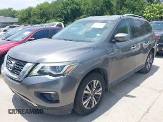 2017 Nissan Pathfinder SV z VIN 5N1DR2MM4HC611218, wystawiony jako IAAI lot #42328866 z przebiegiem 181 476 mil mil oraz . Historia ofert i sprzedaży dostępna na DreamBid. Obrazek 2.
