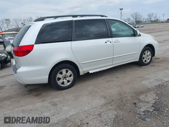 2004 Toyota Sienna XLE with VIN 5TDZA22C04S095332, listed as a IAAI auction lot 42146995 with 200,072 mi miles. Bid and sale history available at carsss.com. Image 4.