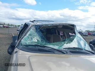 2000 Ford Explorer XLT с VIN 1FMDU73E8YZB25725, выставлен на аукционе IAAI как лот 42301572 с пробегом 213 805 миль миль и . История ставок и продаж доступна на DreamBid. Изображение 6.